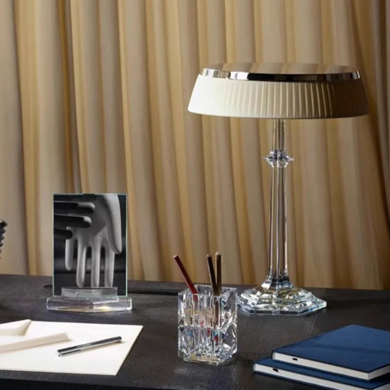 Luzes de mesa LED, modernas são ótimas para decorar interiores.